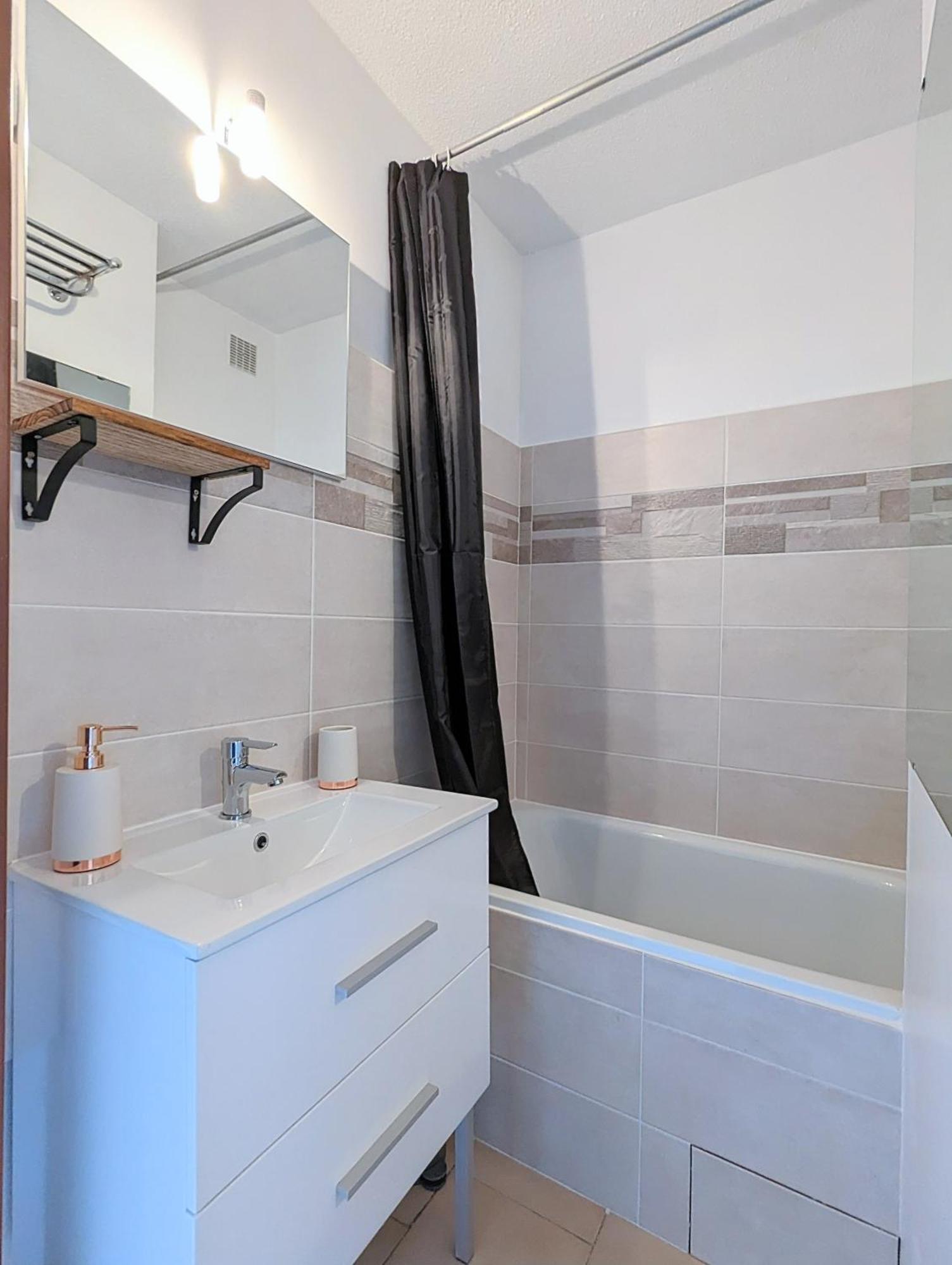 Appartement Au Calme + Parking Agde Exterior photo